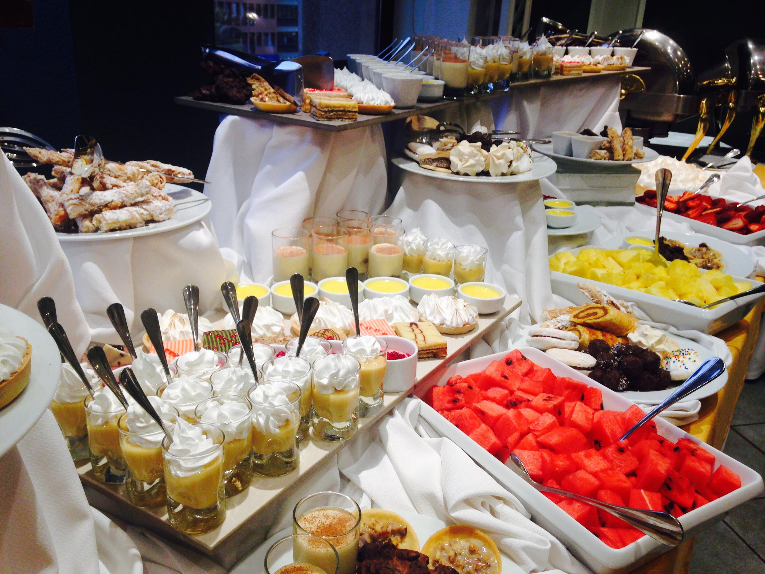 Hotel Regal Pacific Santiago du Chili Extérieur photo A dessert buffet
