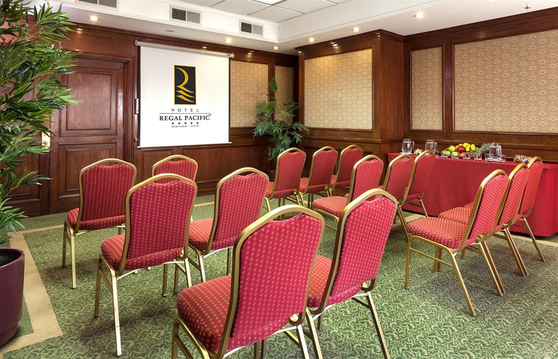 Hotel Regal Pacific Santiago du Chili Extérieur photo A meeting room at the Royal Regency Hotel