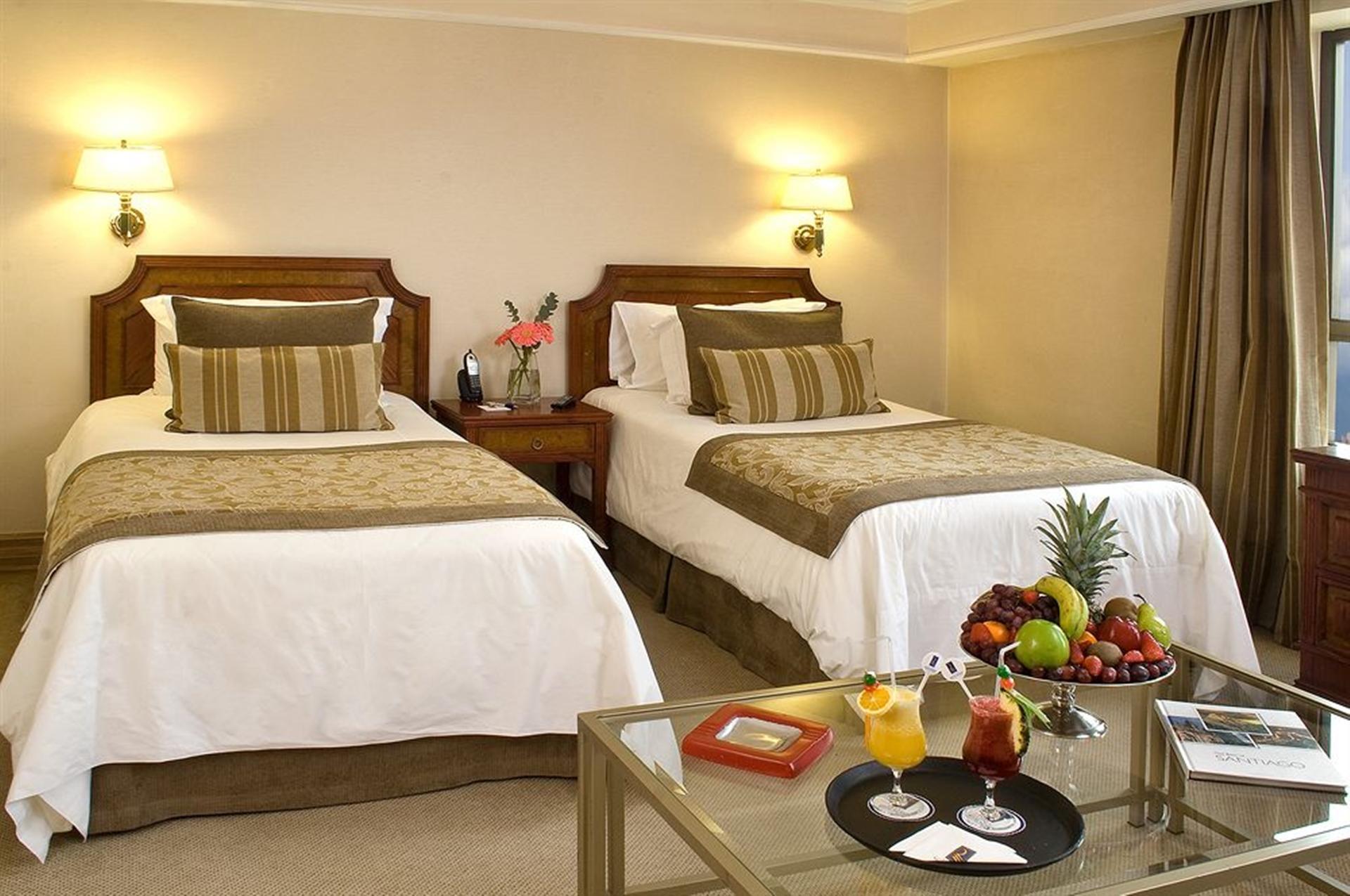 Hotel Regal Pacific Santiago du Chili Extérieur photo A room at the hotel