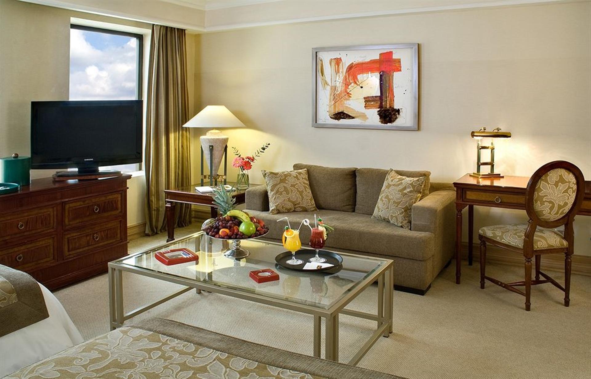 Hotel Regal Pacific Santiago du Chili Extérieur photo A living room
