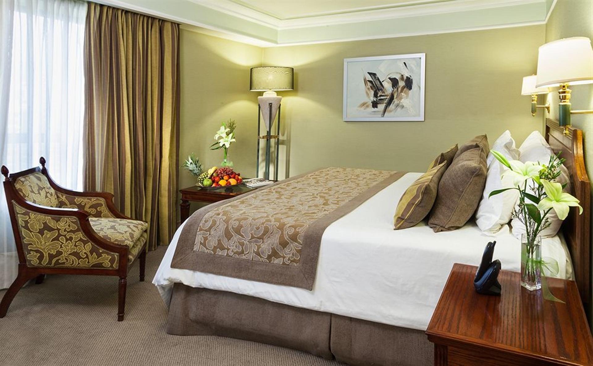 Hotel Regal Pacific Santiago du Chili Extérieur photo A bedroom at the InterContinental London