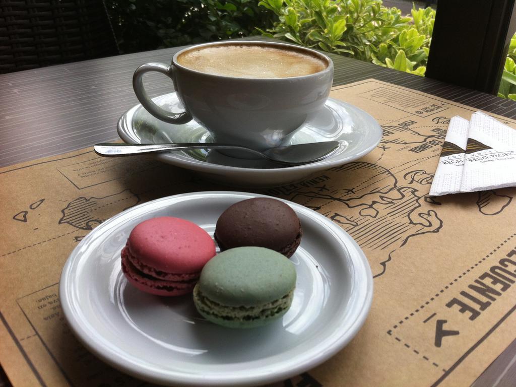 Hotel Regal Pacific Santiago du Chili Extérieur photo Macarons and coffee