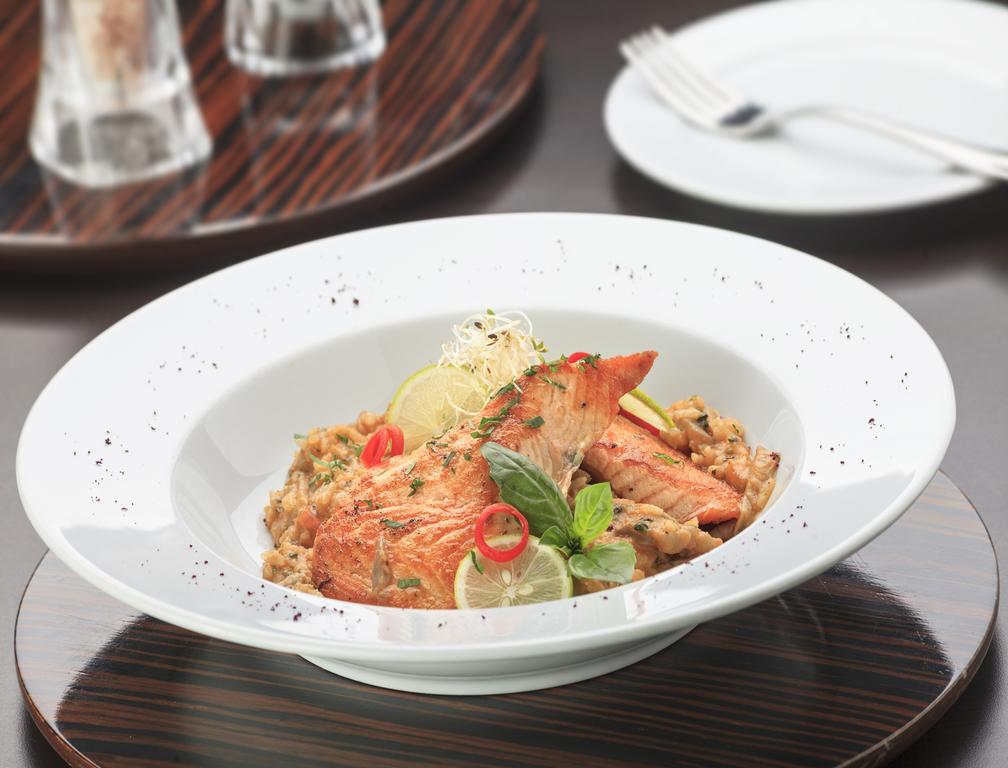 Hotel Regal Pacific Santiago du Chili Extérieur photo A plate of salmon and rice