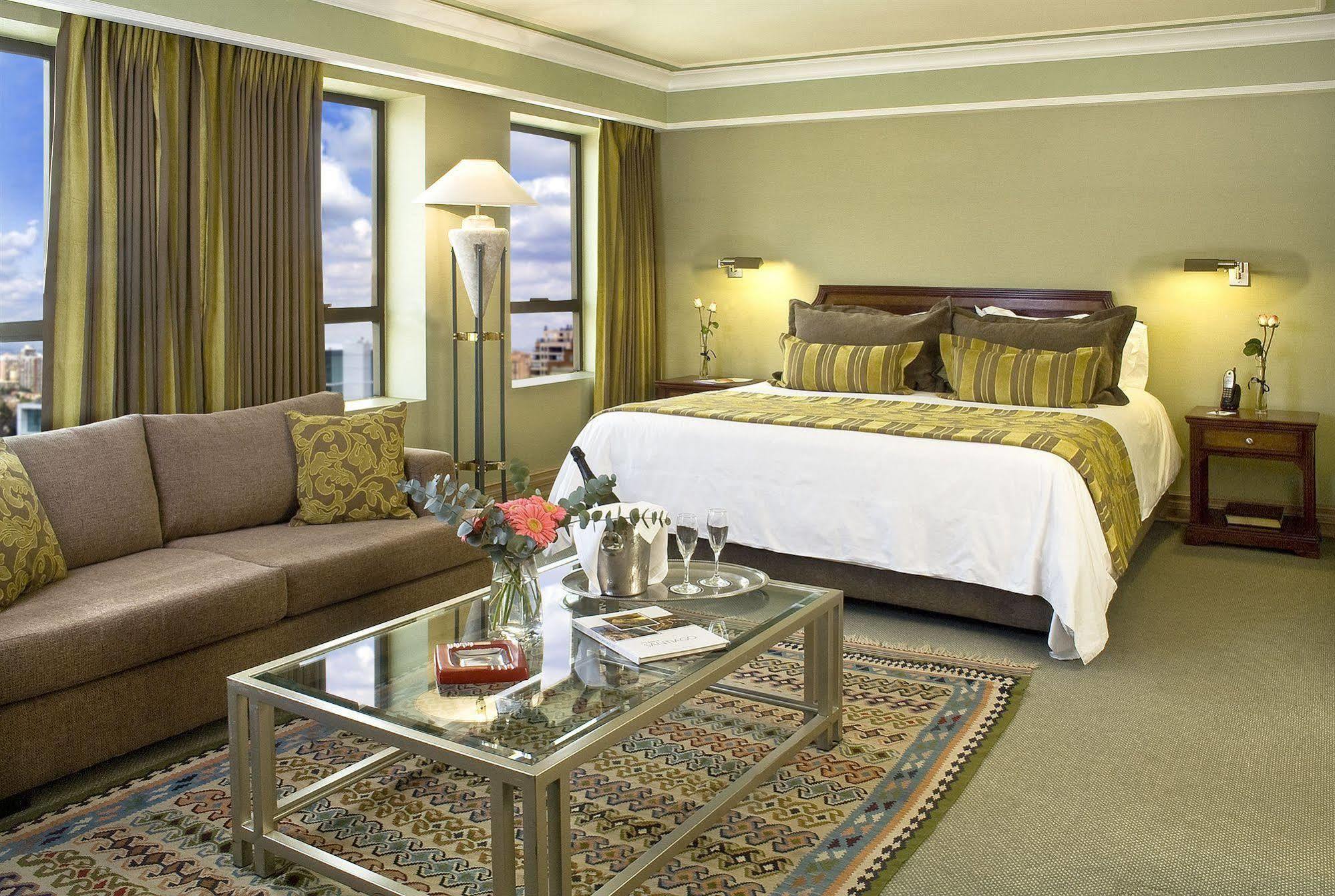 Hotel Regal Pacific Santiago du Chili Extérieur photo A room at the hotel